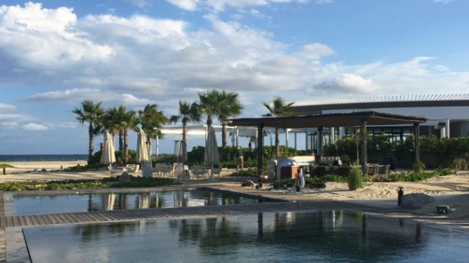 Comparing Los Cabos Luxury Resorts