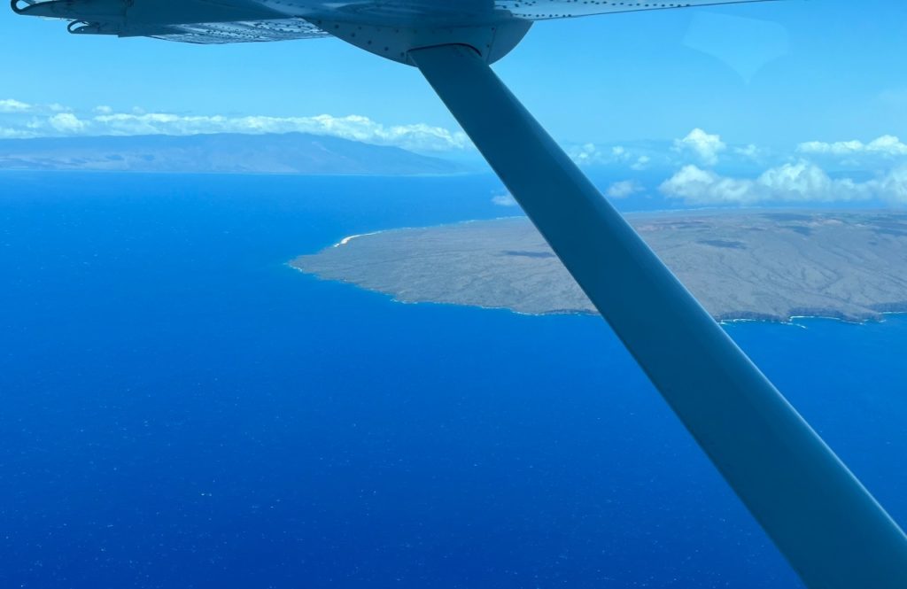 Approach to Lanai on Mokulele Airlines