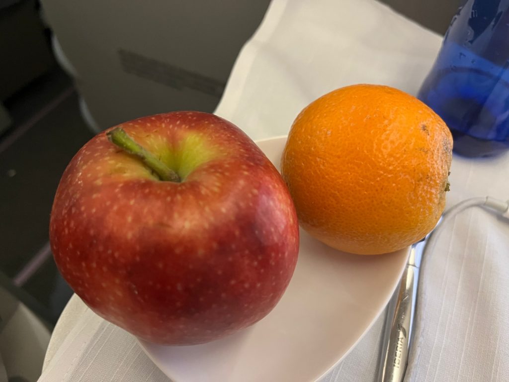 Iberia Business Class: I asked the crew for fresh fruit