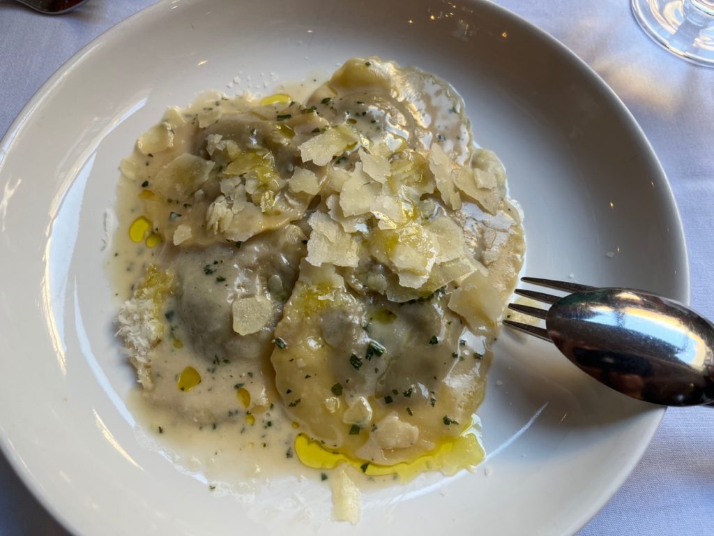 Mushroom Ravioli, Sociale Review