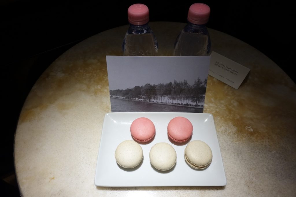 Macarons Welcome Amenity, Park Hyatt Paris Review