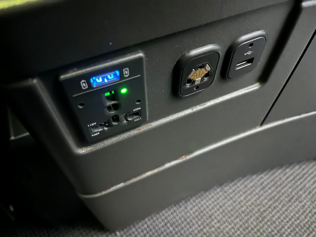 Awkward placement of power outlets, TAP Air Portugal Business Class