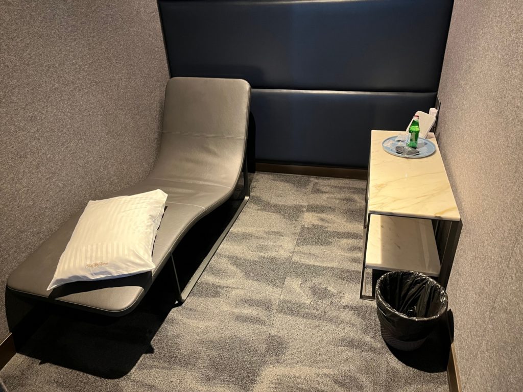 TAP Air Portugal Business Class passengers departing SFO have access to the United Polaris SFO Lounge