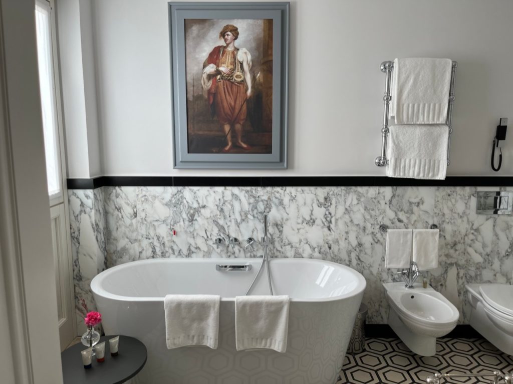 Deluxe Panoramic View Bathroom Soaking Tub, Hotel de la Ville Review