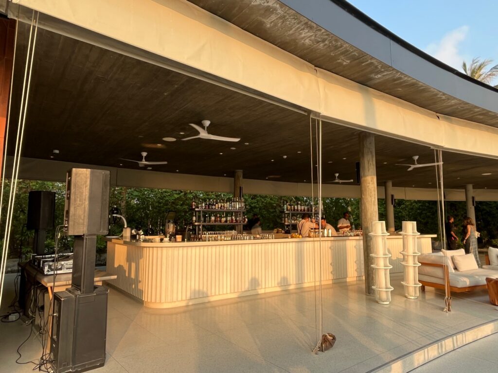 Eau Bar, Ritz-Carlton Maldives Review
