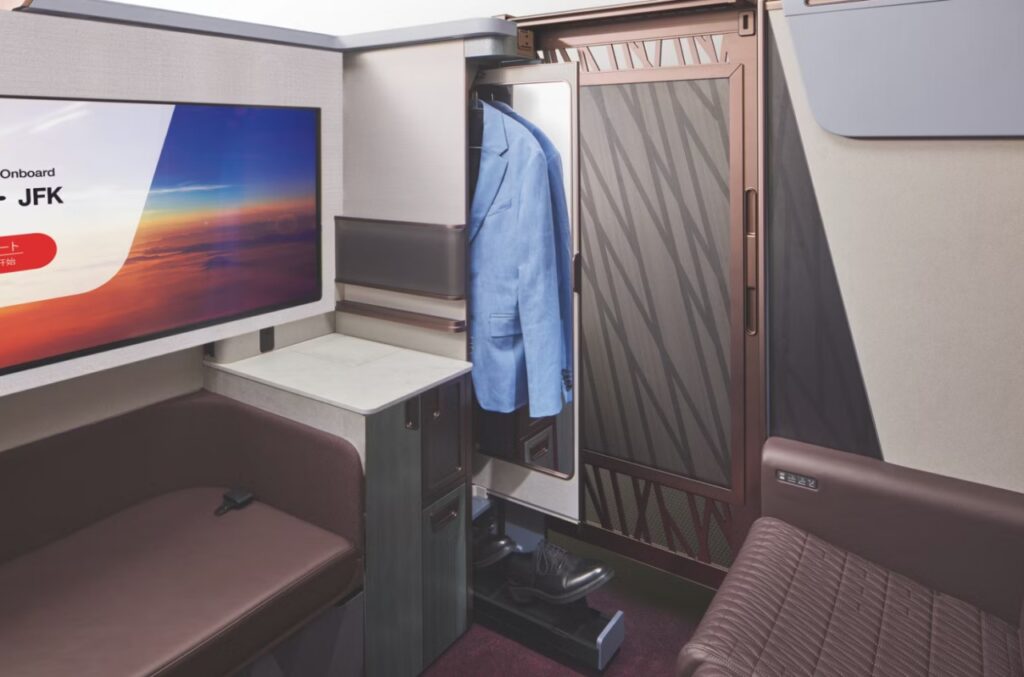 Japan Airlines New A350 First Class Suite IFE Screen, Wardrobe and Storage