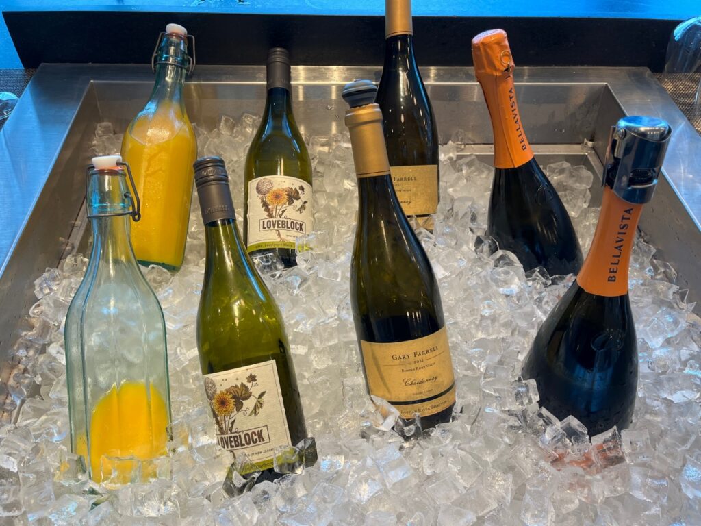 British Airways Lounge SFO for JAL Business Class: White Wines, Sparkling Wines, Orange Juice
