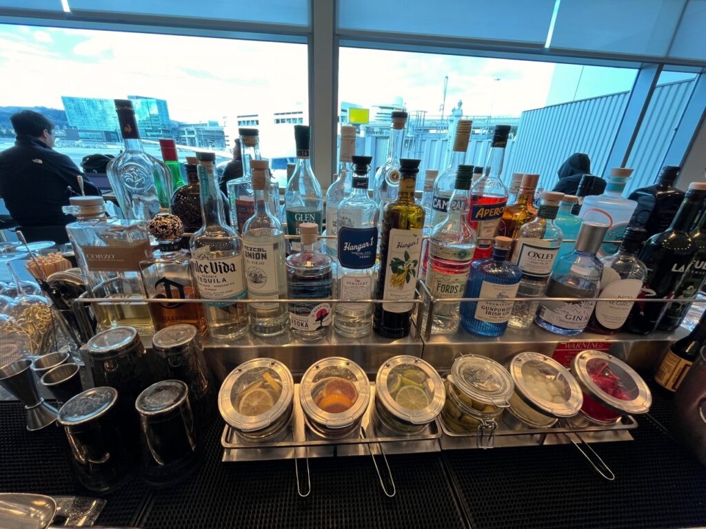 British Airways Lounge SFO for JAL Business Class: Bar Liquor and Spirits