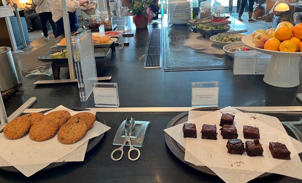 British Airways Lounge SFO for JAL Business Class: Cookies, Brownies