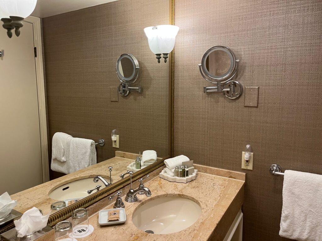 Deluxe Suite Bathroom, Wedgewood Hotel and Spa, Vancouver Review