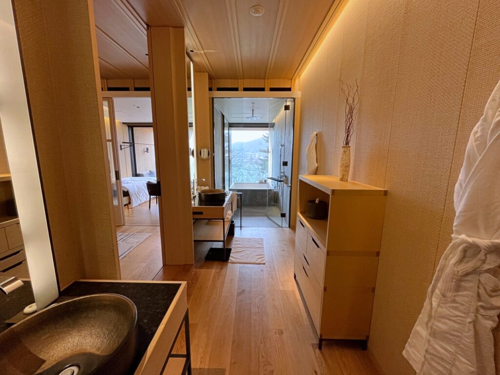 Ritz-Carlton Nikko Lake View Room Bathroom