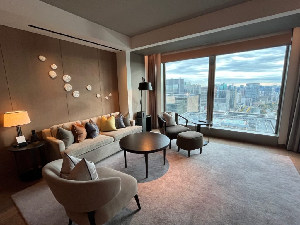 Panoramic Suite Living Room, Four Seasons Tokyo at Otemachi