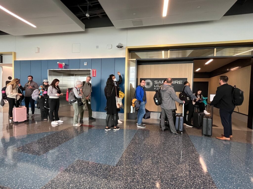 Line to Get On Wait List for Chase Sapphire Lounge Boston (BOS)