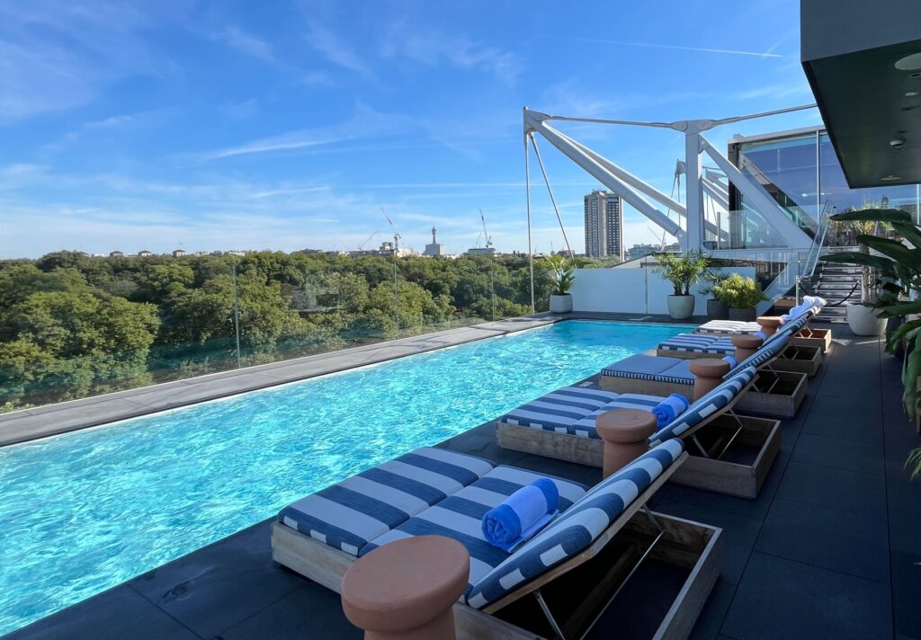 Top Ways a Luxury Hotel Trumps a Mid-Tier Hotel