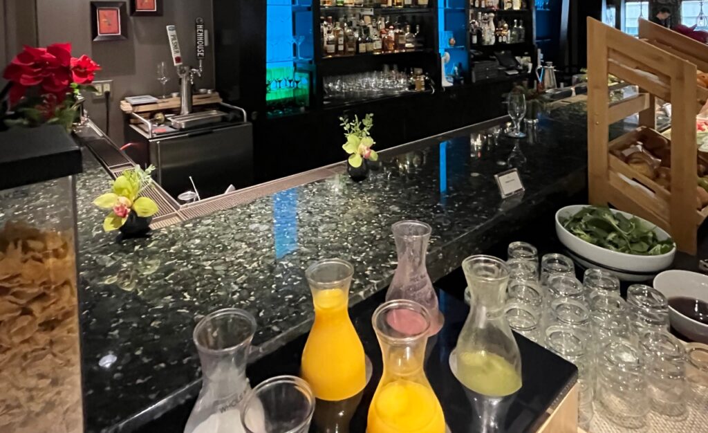 Brunch buffet juices, Restaurant ANZU, San Francisco