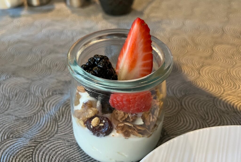 Yogurt parfait, ANZU brunch buffet review