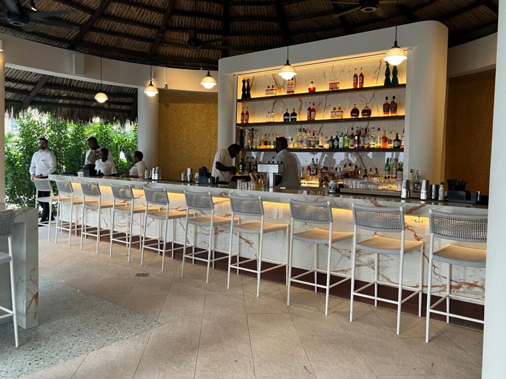 Infiniti Bar, Grace Bay Club Review, Turks and Caicos