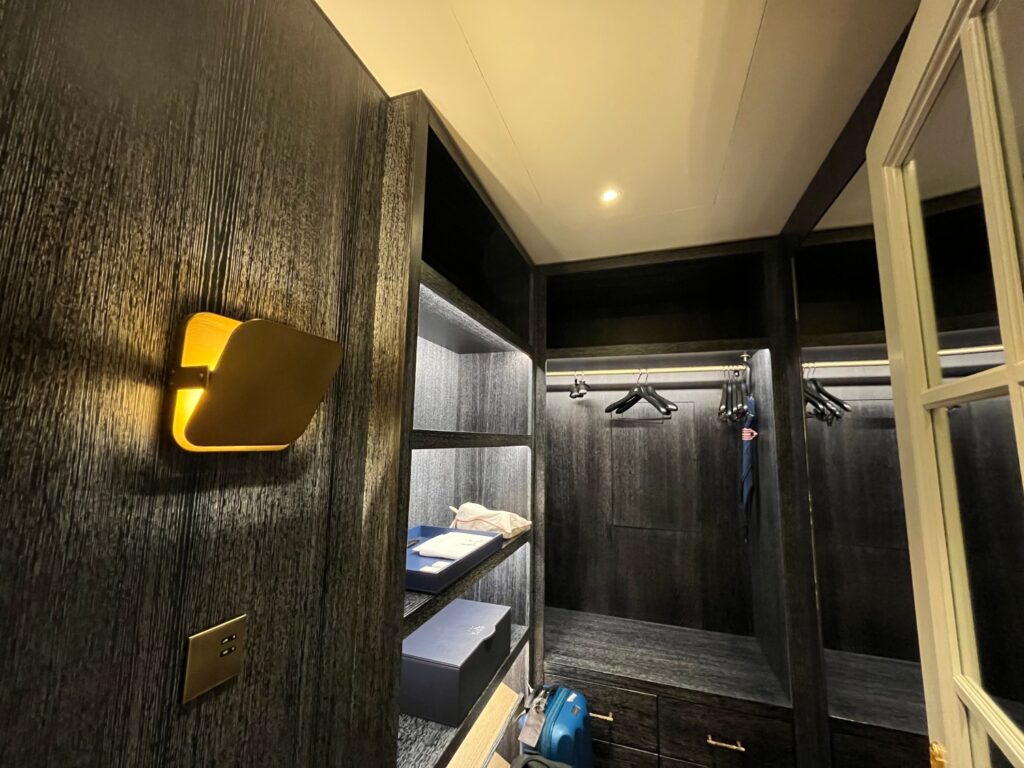 Walk-in Closet, JK Place Paris Deluxe Room