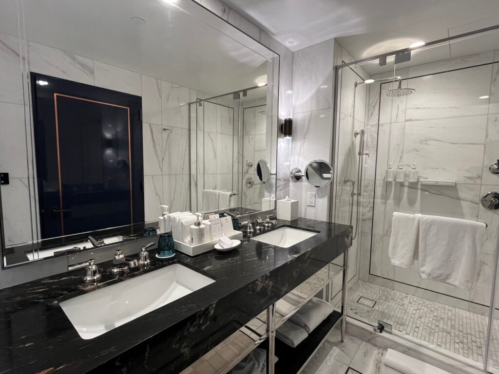 Deluxe Bathroom, Raffles Boston Hotel Review